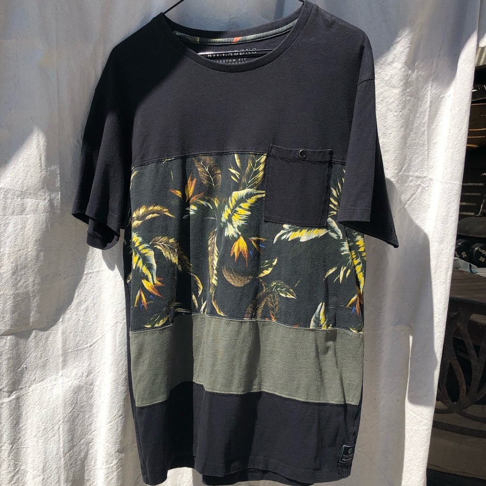 Men’s billabong, black flower shirt, size medium